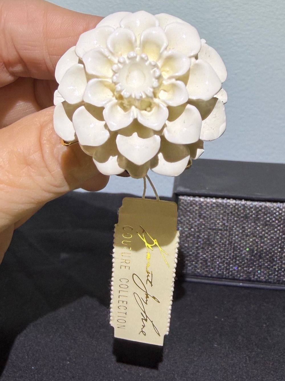 NWT KJL White Ceramic Flower Couture Collection Statement Ring. Size 6 - Picture 11 of 15